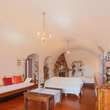 Iliana'S House - Spacious Cave House In The Center Of Areopolis エクステリア 写真