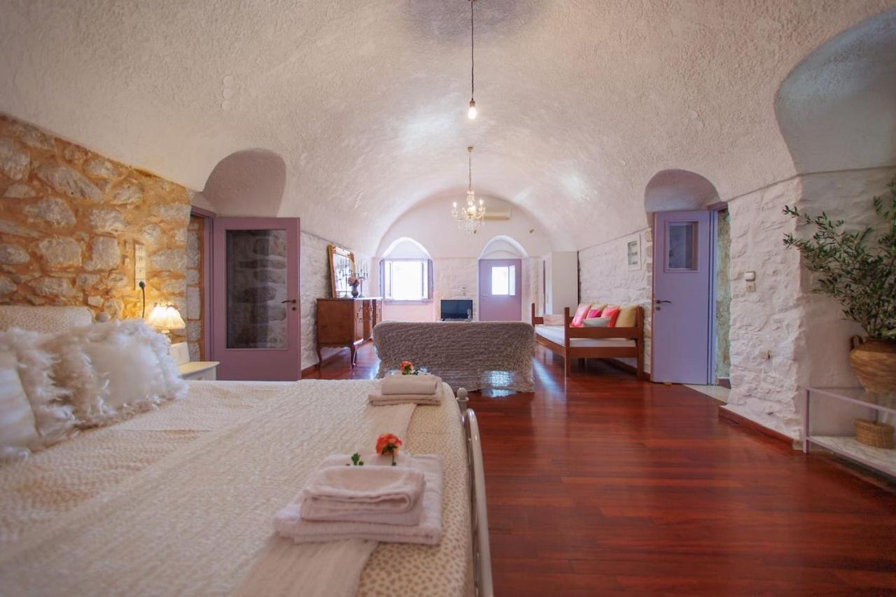 Iliana'S House - Spacious Cave House In The Center Of Areopolis エクステリア 写真