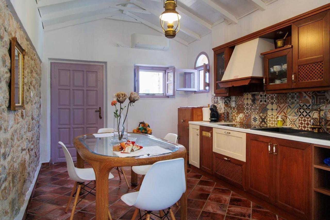 Iliana'S House - Spacious Cave House In The Center Of Areopolis エクステリア 写真