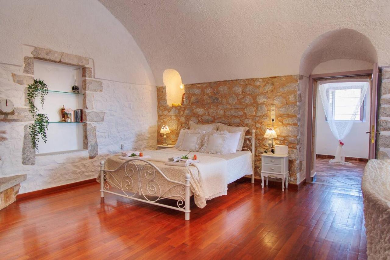 Iliana'S House - Spacious Cave House In The Center Of Areopolis エクステリア 写真
