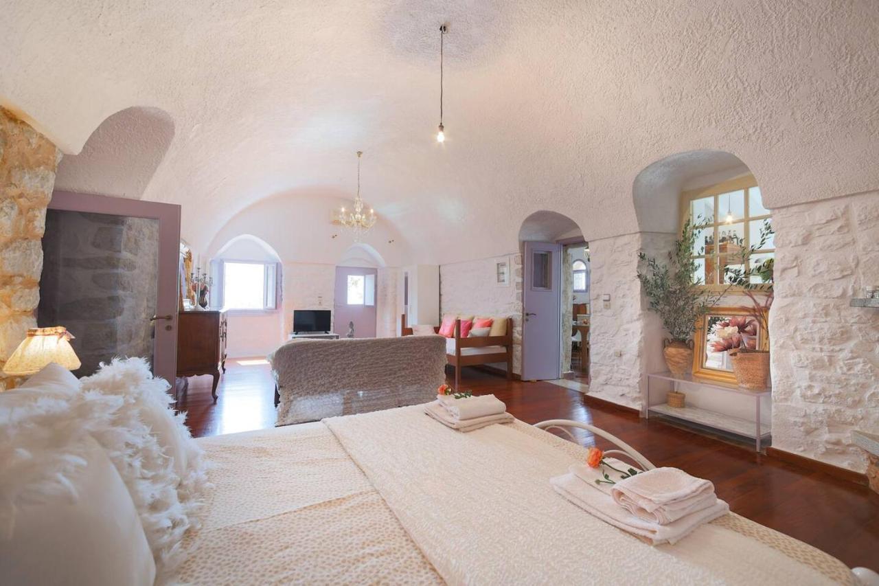 Iliana'S House - Spacious Cave House In The Center Of Areopolis エクステリア 写真
