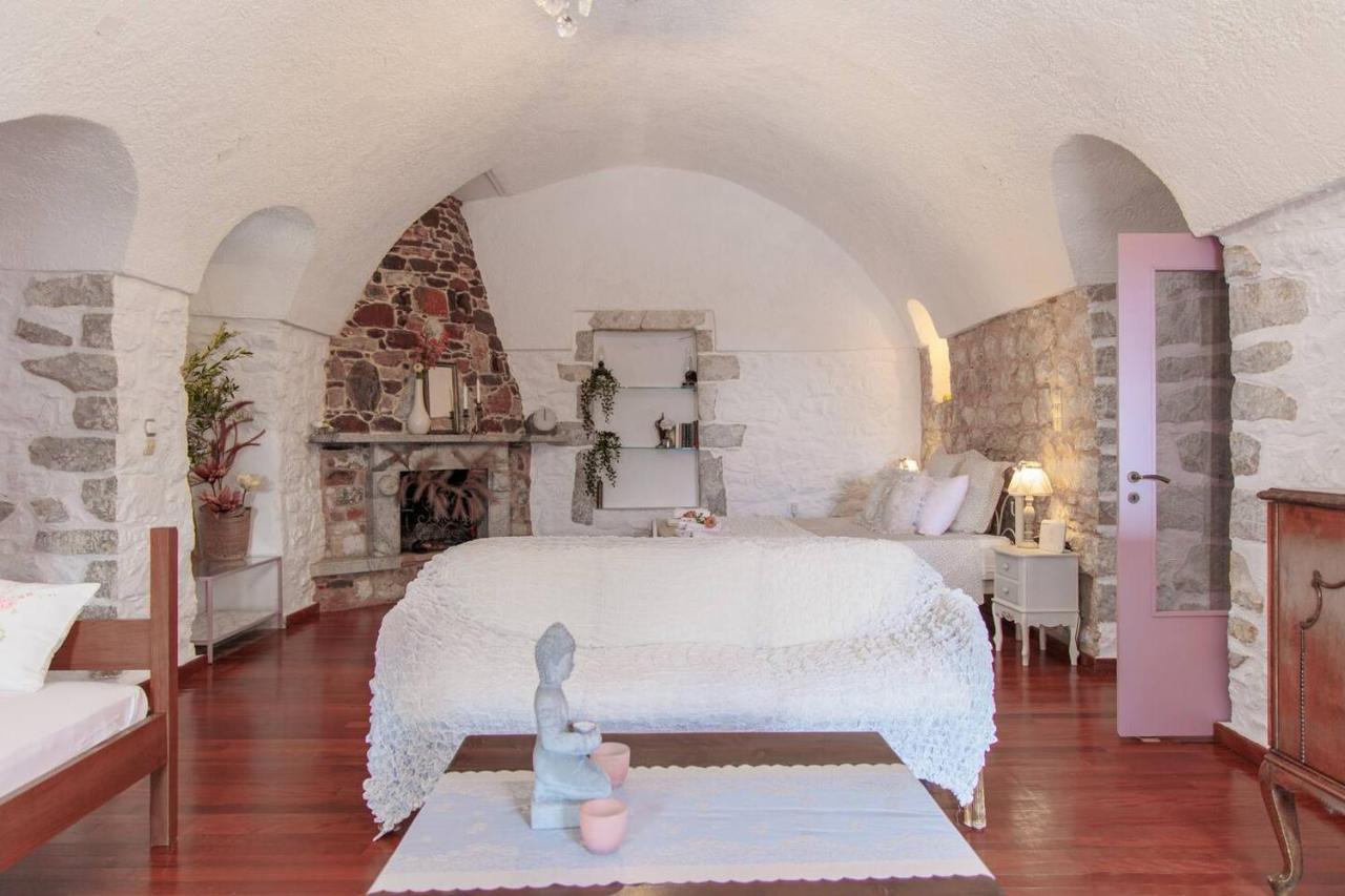 Iliana'S House - Spacious Cave House In The Center Of Areopolis エクステリア 写真